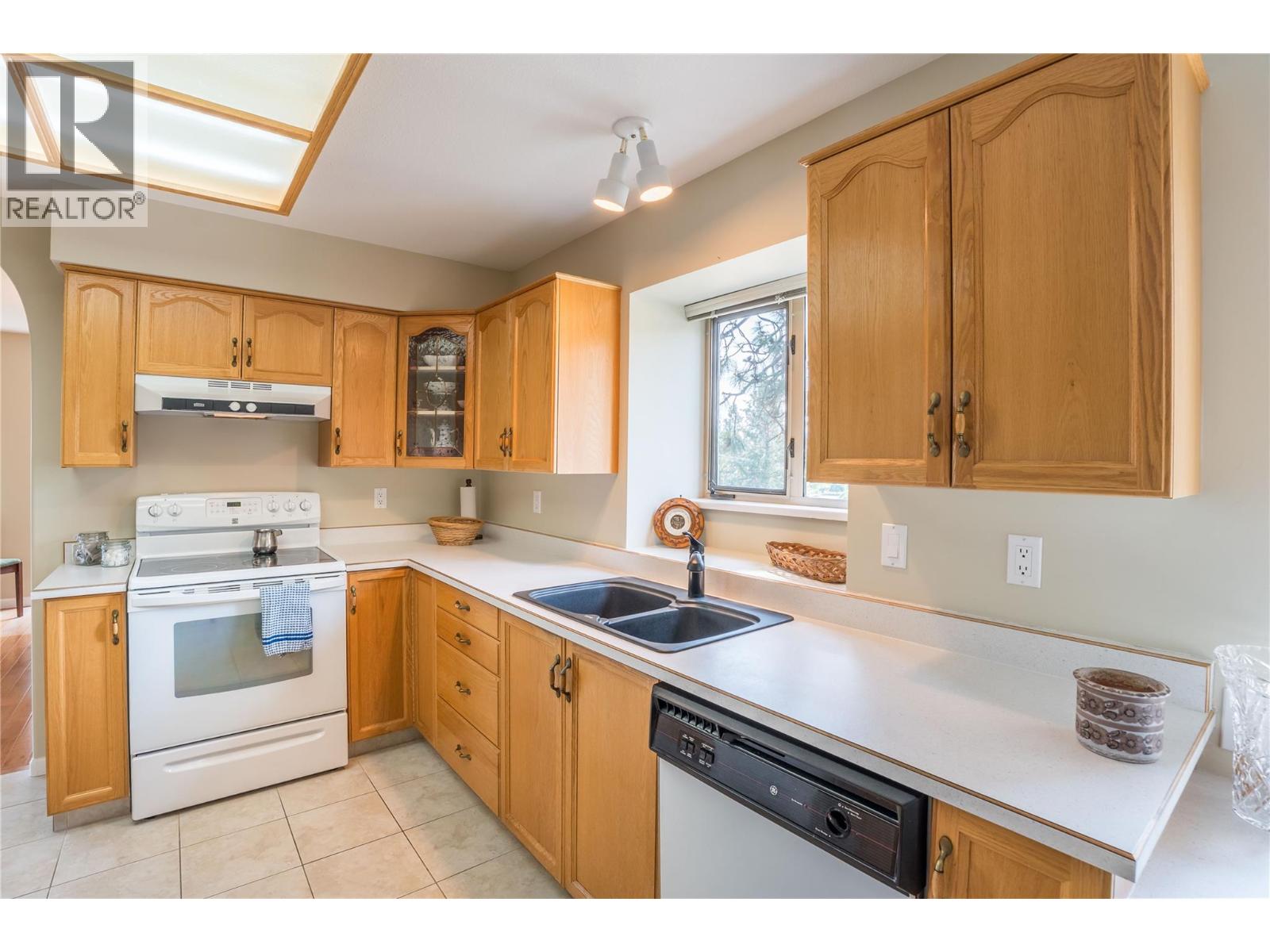 #302 17456 Snow Avenue - 14