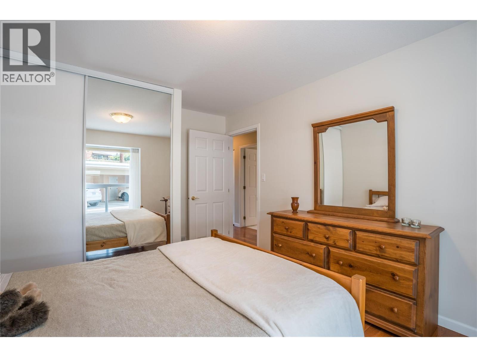 #302 17456 Snow Avenue - 23