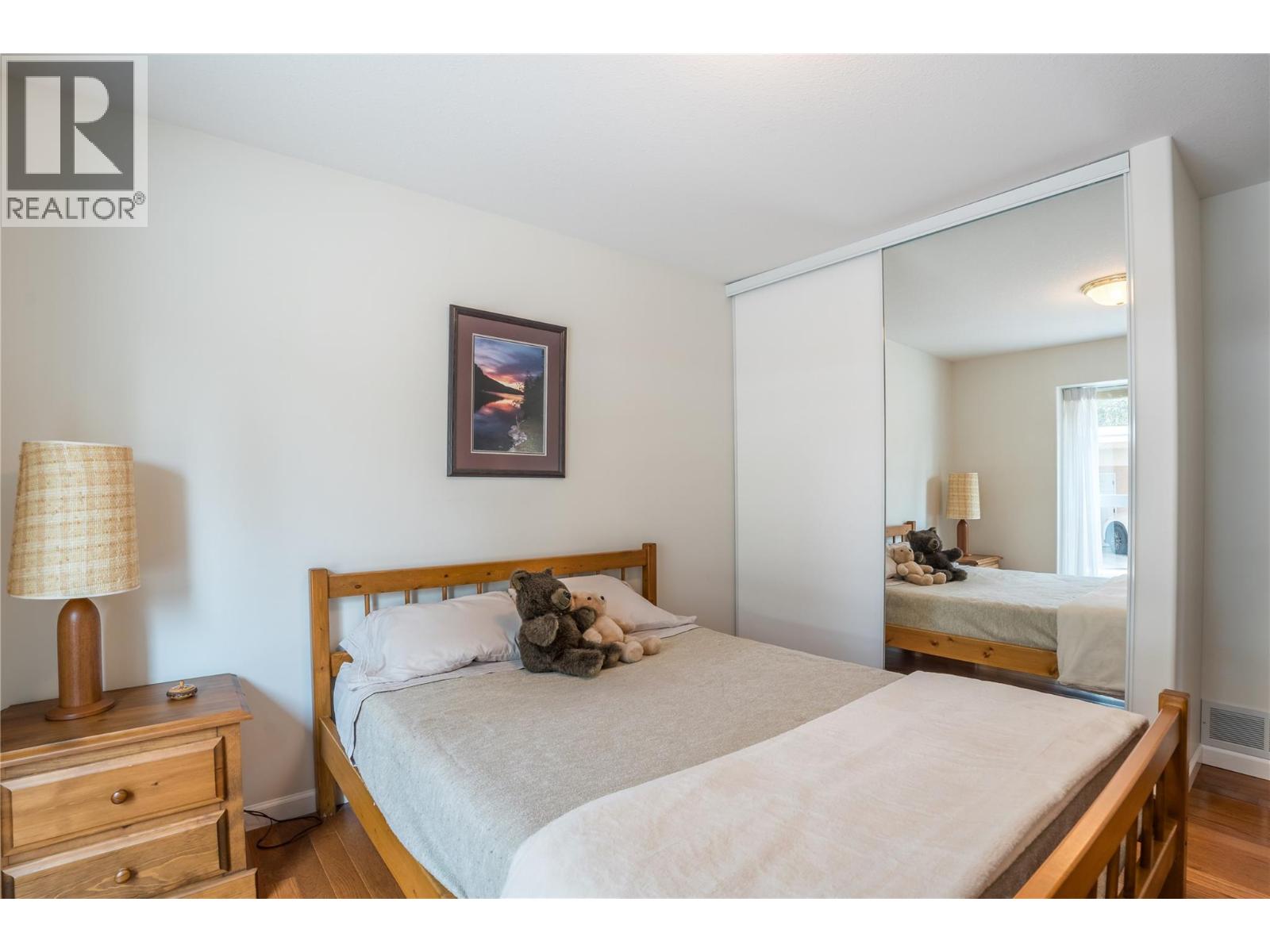 #302 17456 Snow Avenue - 24