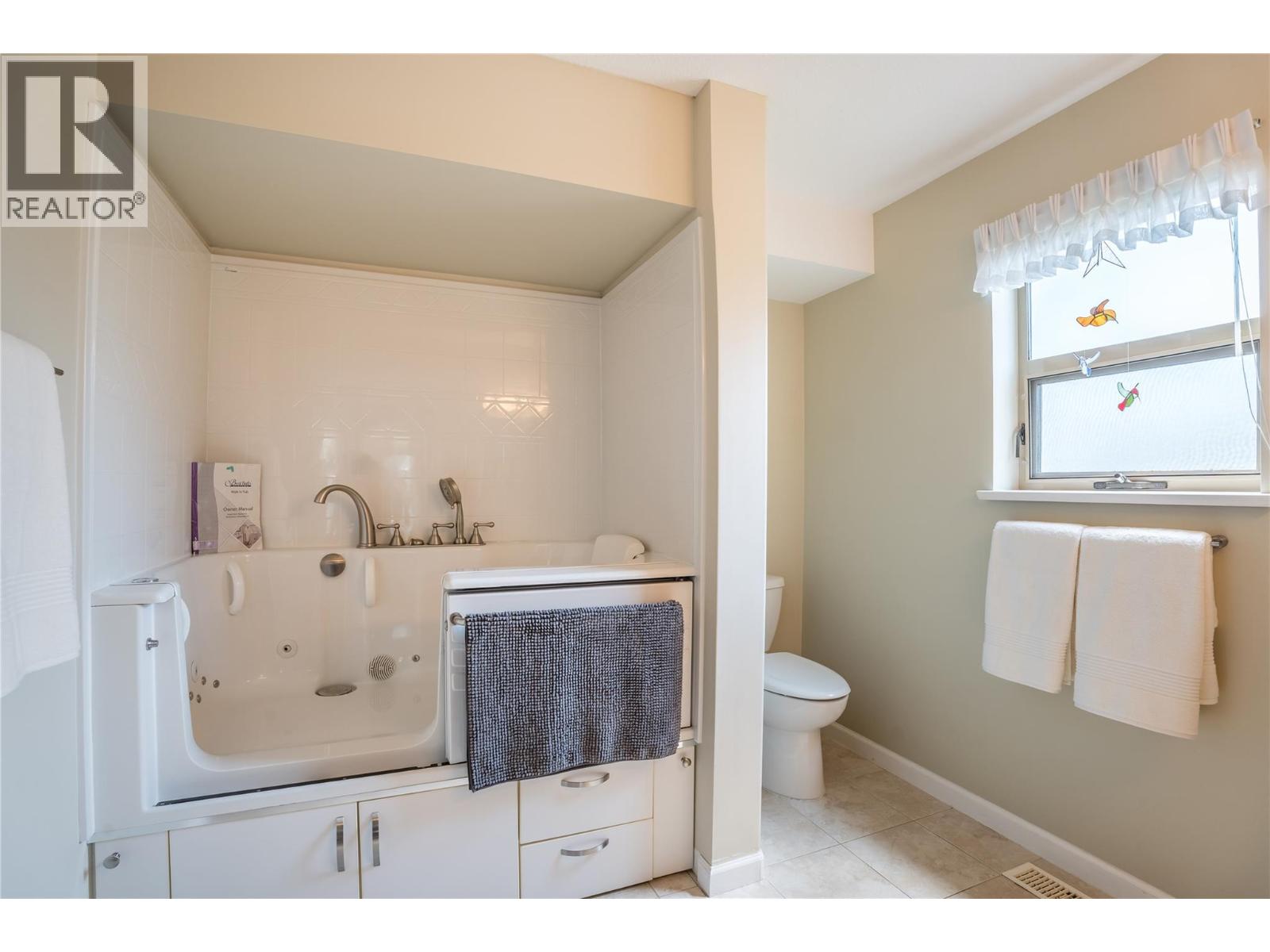 #302 17456 Snow Avenue - 18