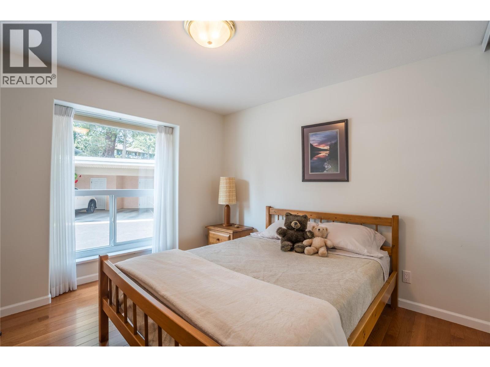 #302 17456 Snow Avenue - 22
