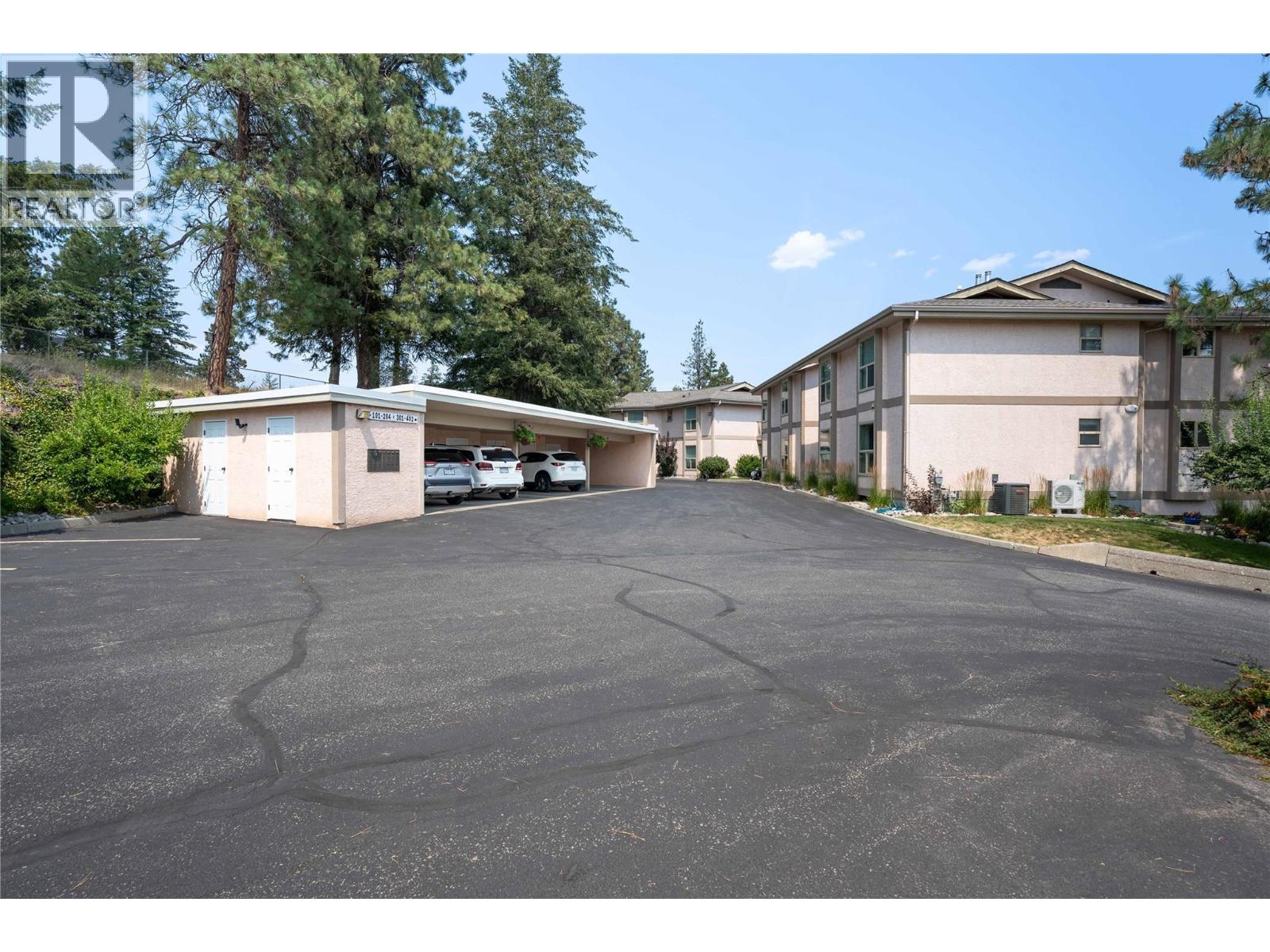 #302 17456 Snow Avenue - 33