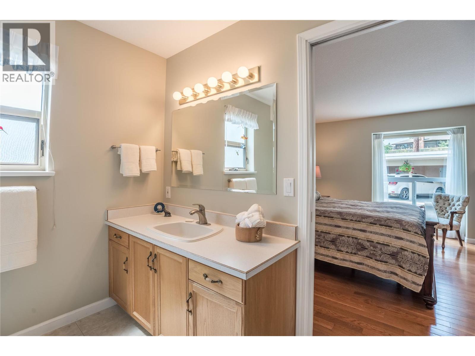 #302 17456 Snow Avenue - 17