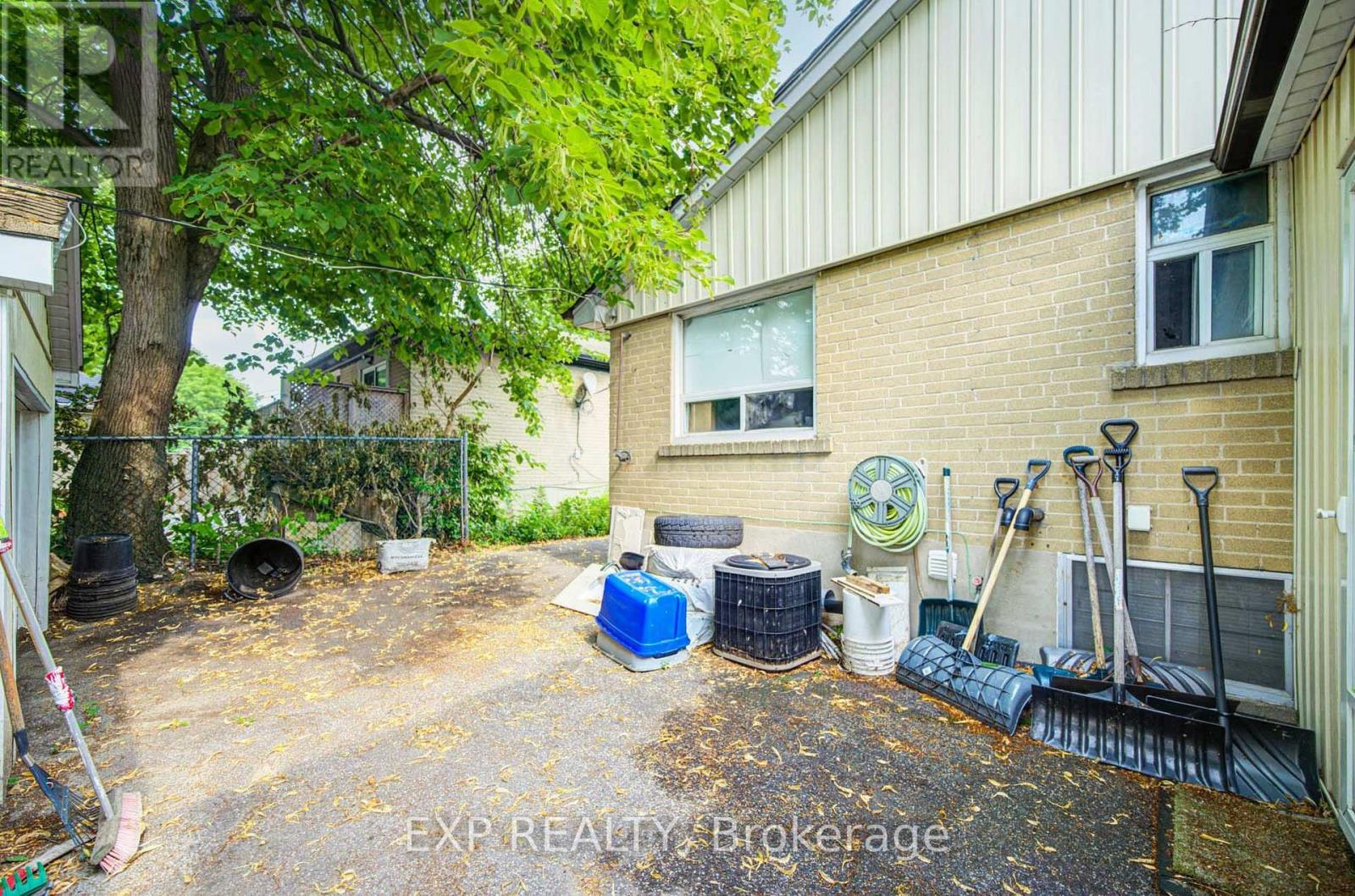 176 SEDGEMOUNT DRIVE - 36