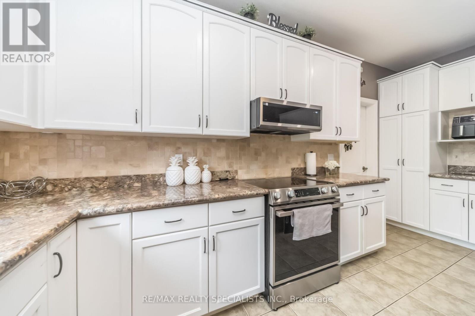 77 MCMASTER ROAD - 11
