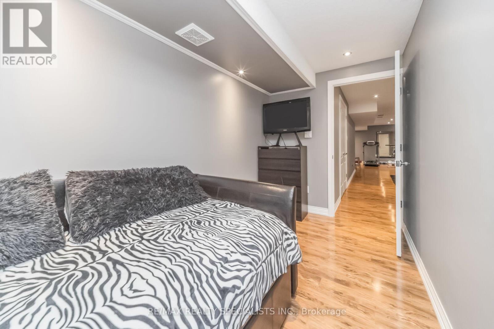 77 MCMASTER ROAD - 43