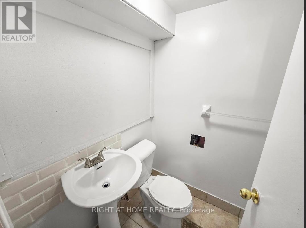 #49 740 KENNEDY ROAD - 14
