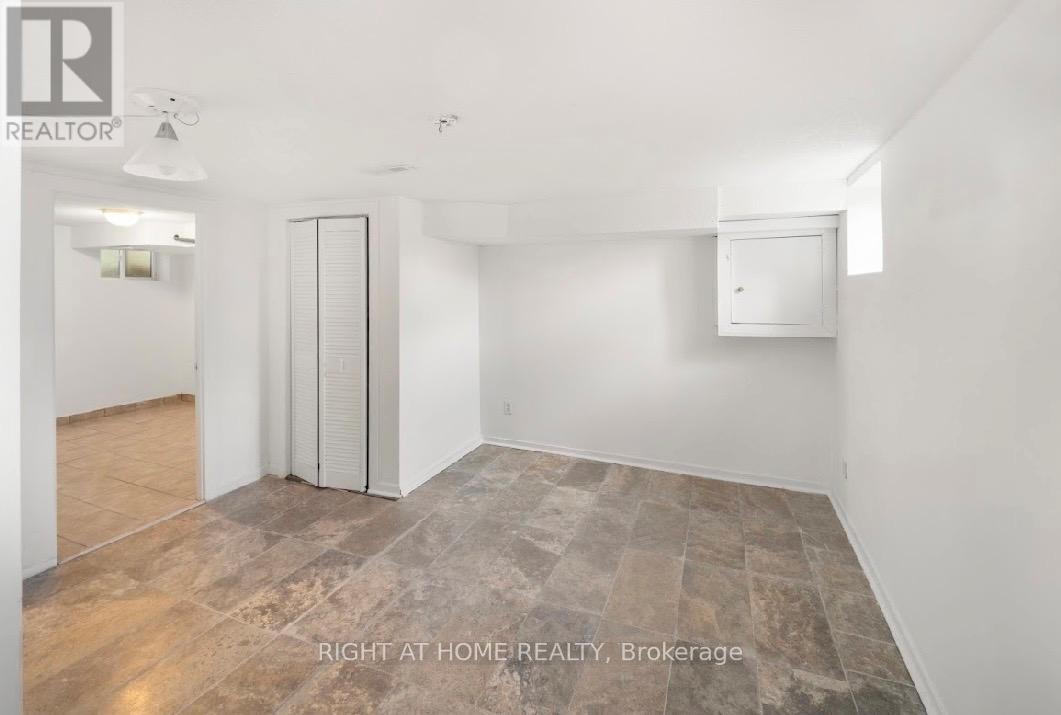 #49 740 KENNEDY ROAD - 15