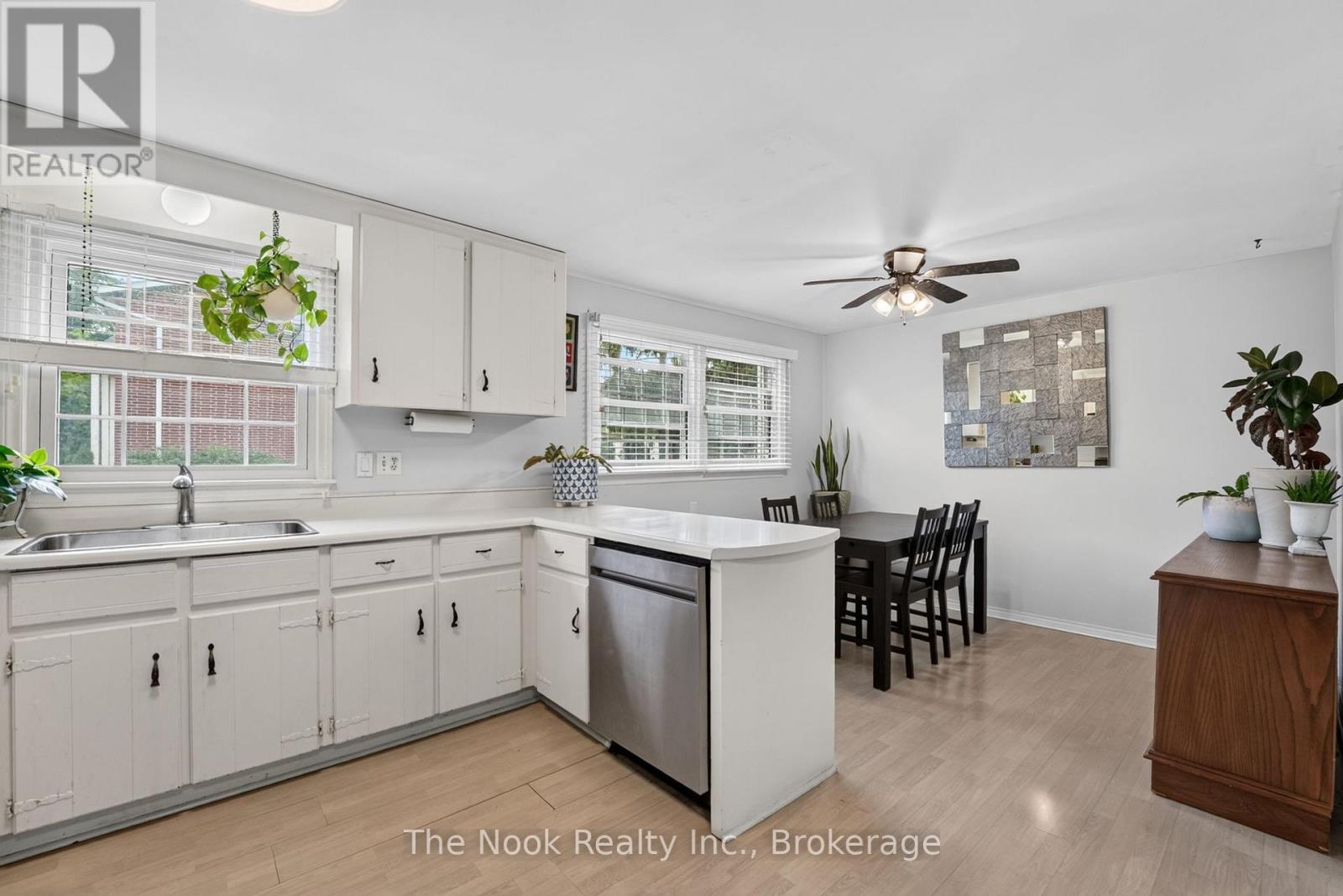 #12 91 LIVINGSTON AVENUE - 25