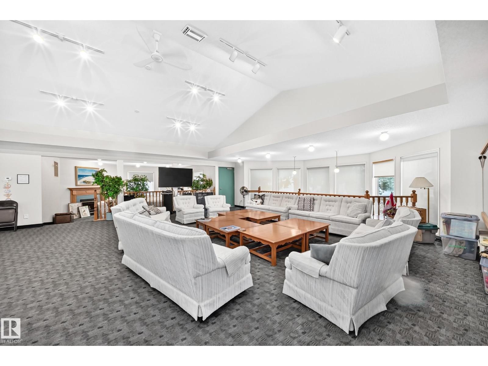 #20 9704 165 ST NW - 64