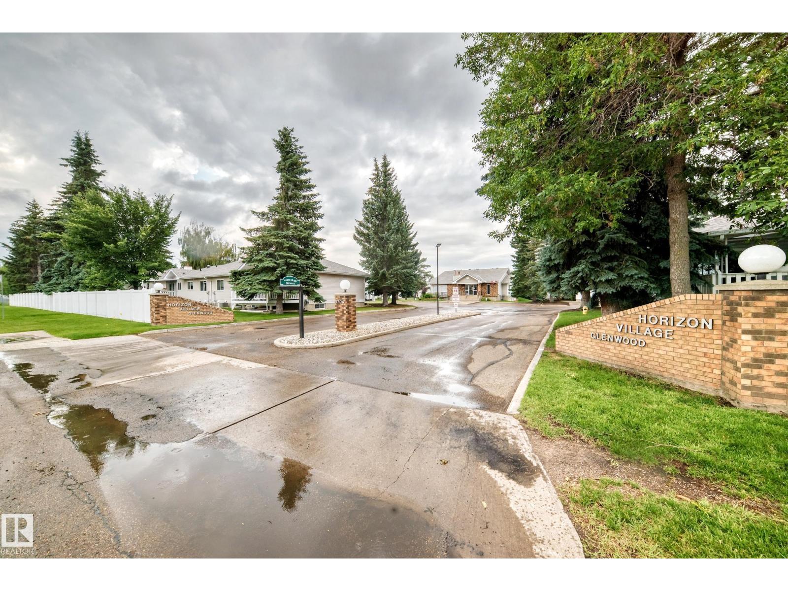 #20 9704 165 ST NW - 75