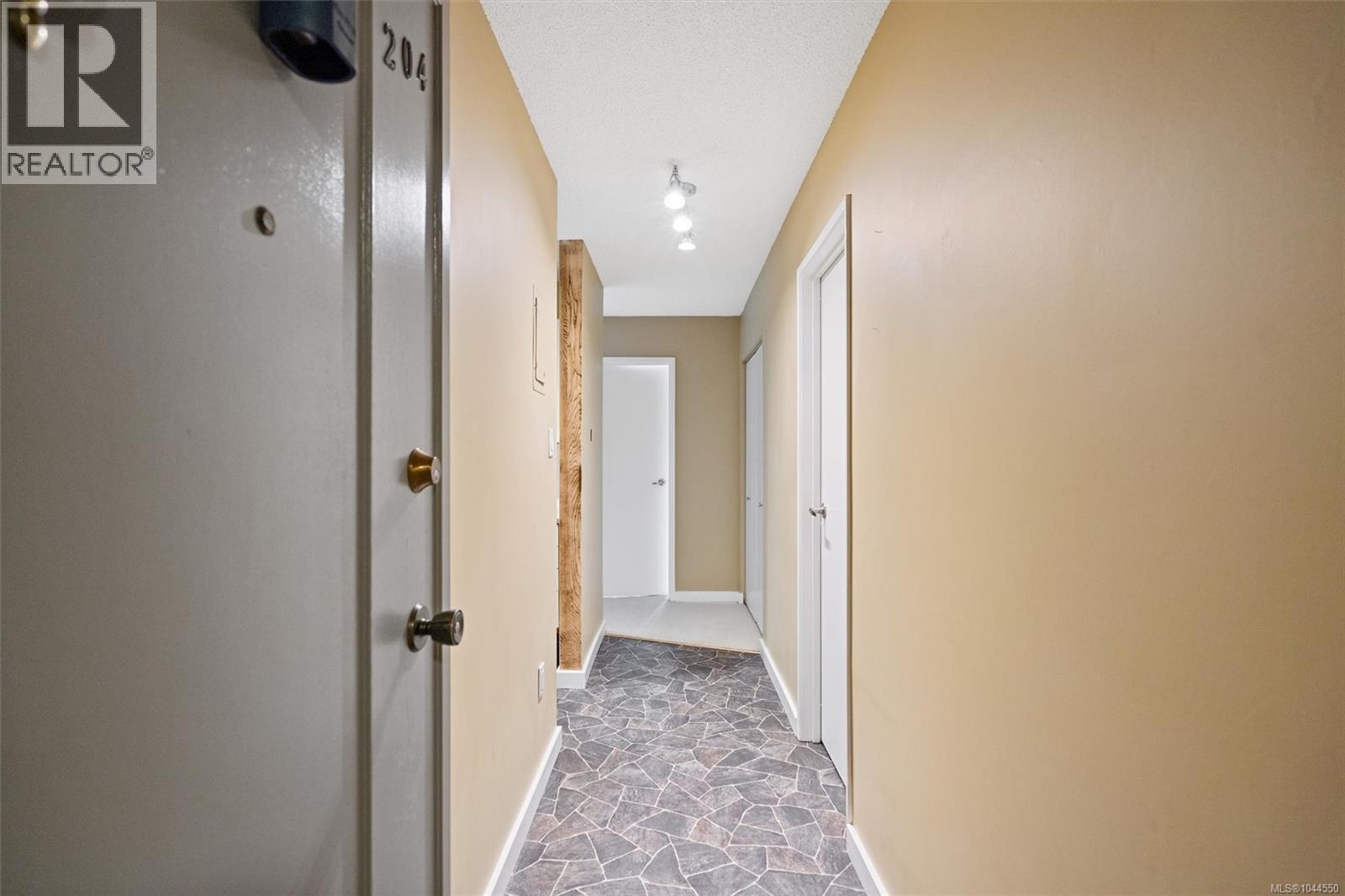 #204 1035 McClure St - 3