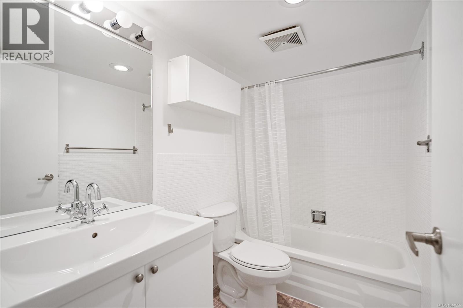 #204 1035 McClure St - 24