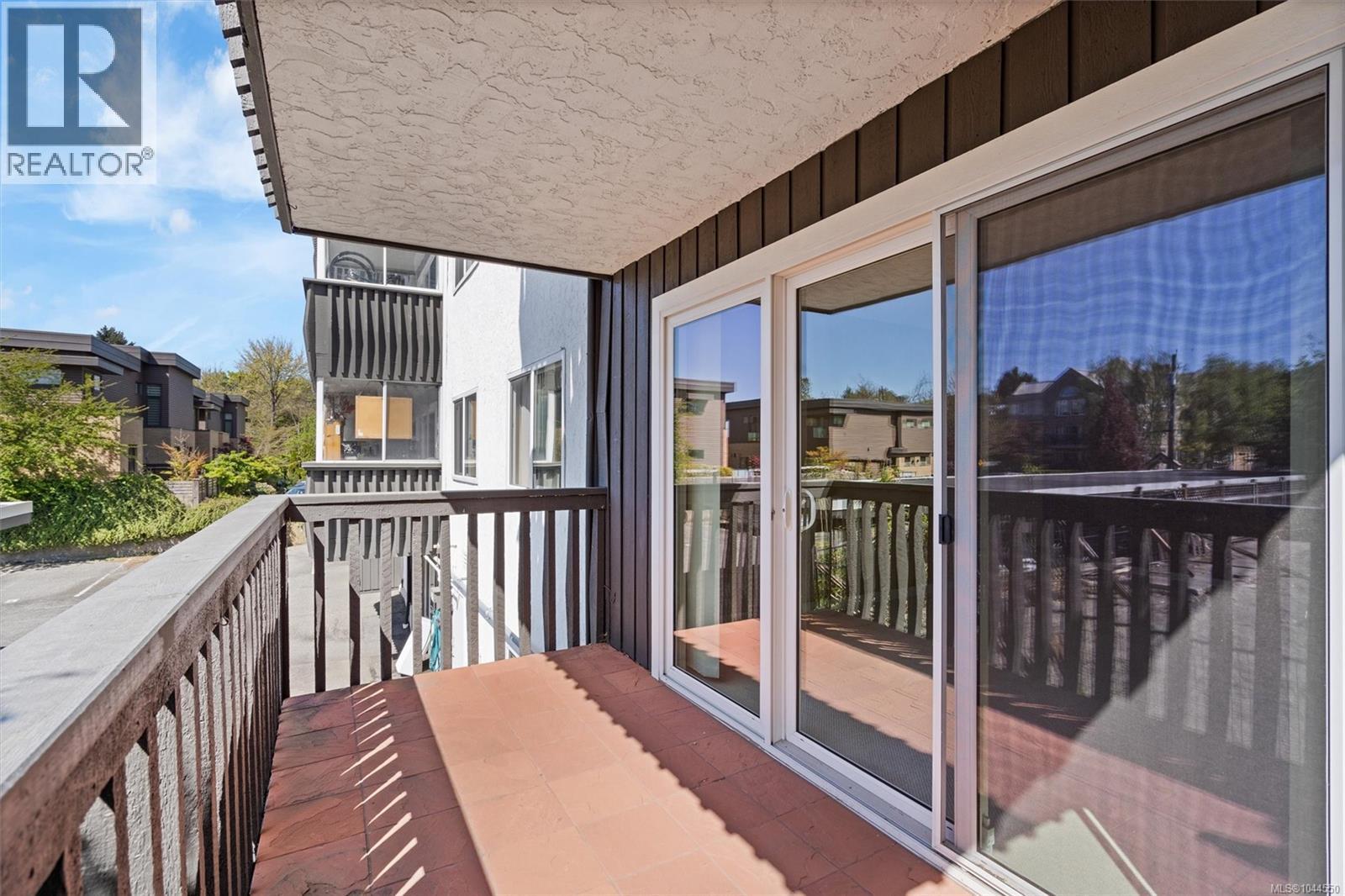 #204 1035 McClure St - 27