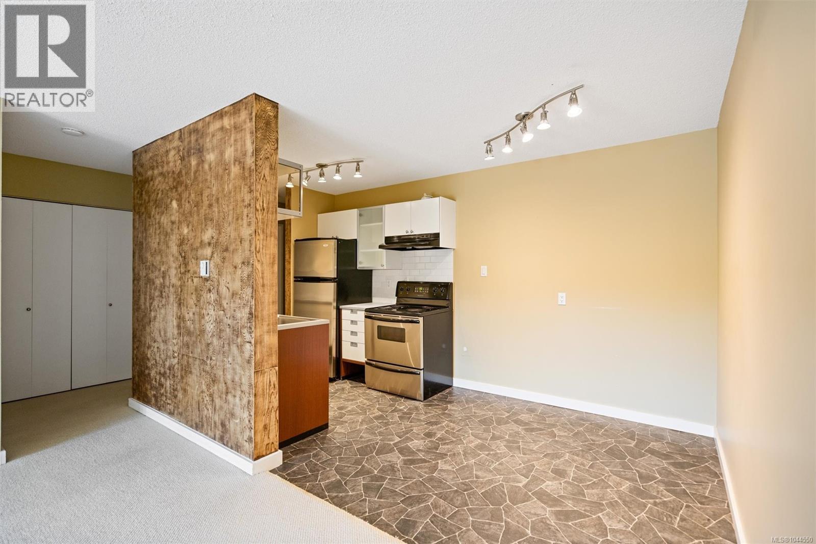#204 1035 McClure St - 12