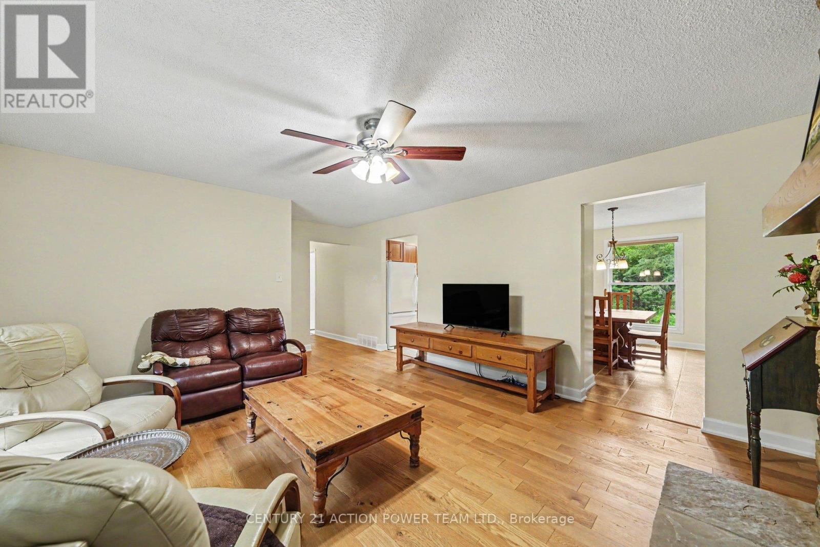 931 KEVIN CRESCENT - 10
