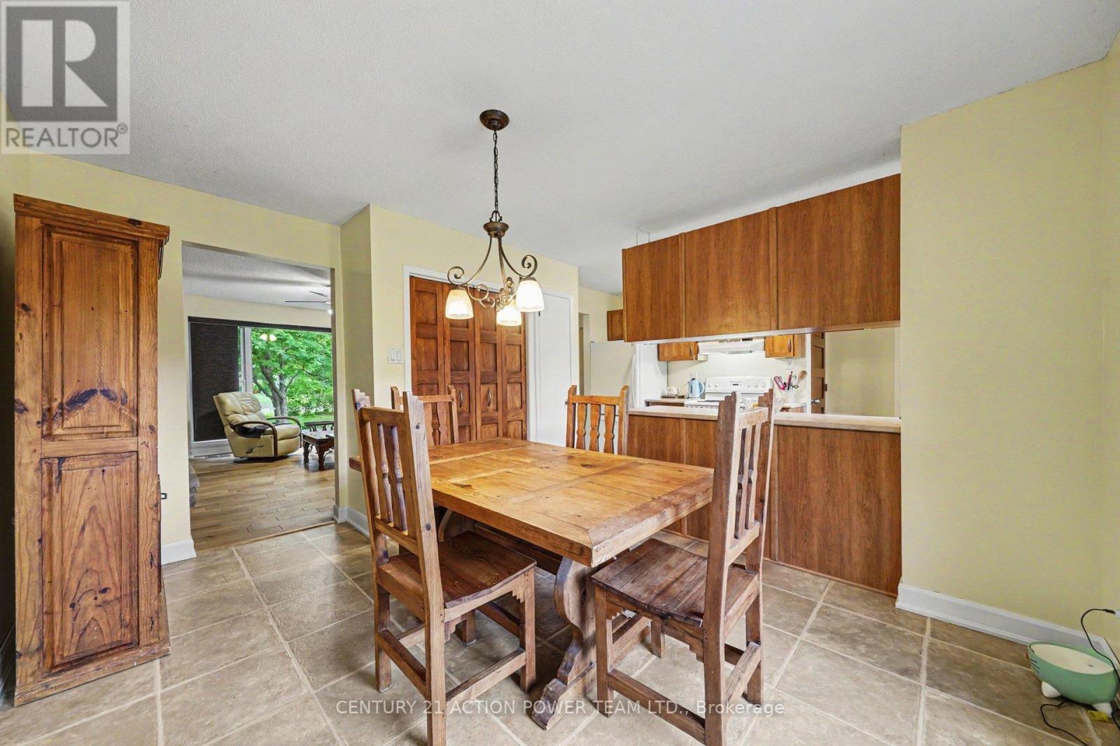 931 KEVIN CRESCENT - 11