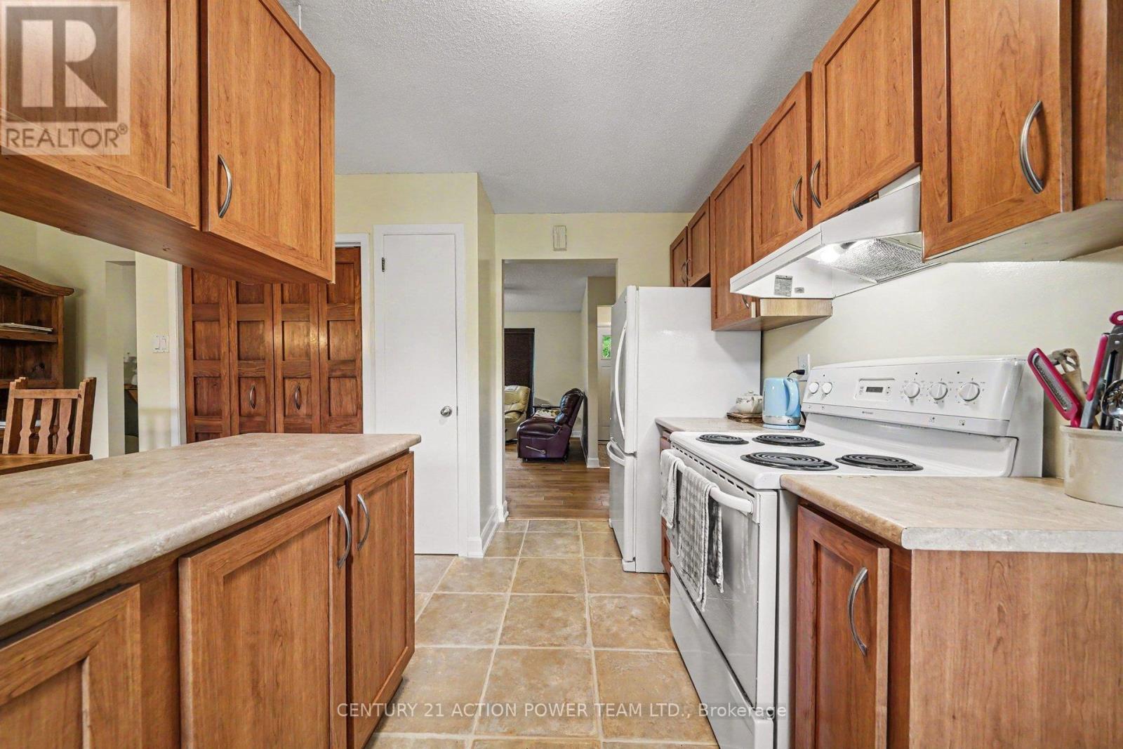 931 KEVIN CRESCENT - Image 13