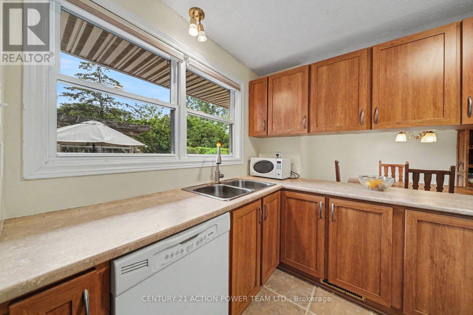 931 KEVIN CRESCENT - 14