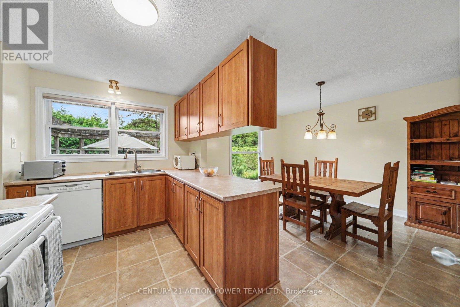 931 KEVIN CRESCENT - 15