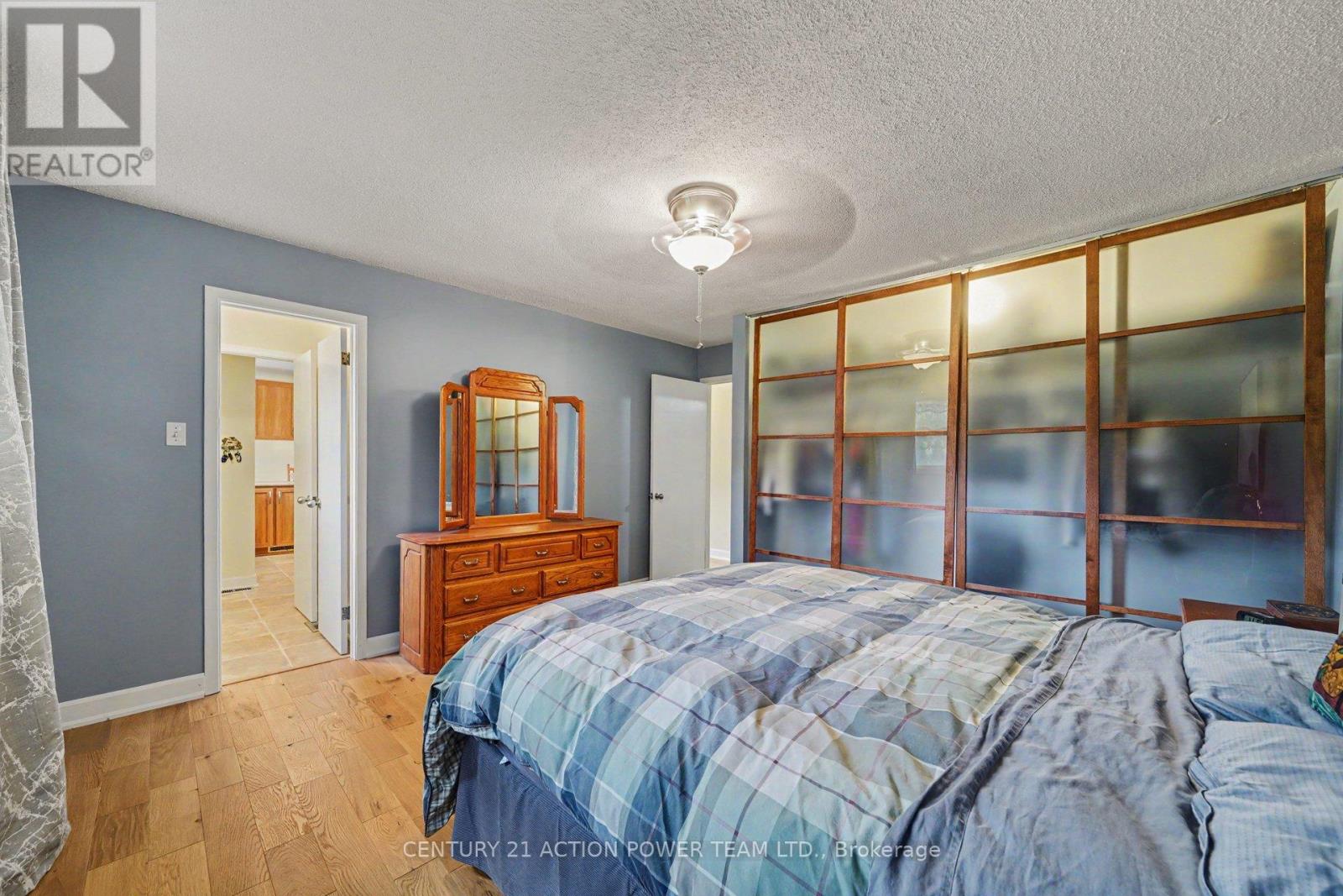 931 KEVIN CRESCENT - 22