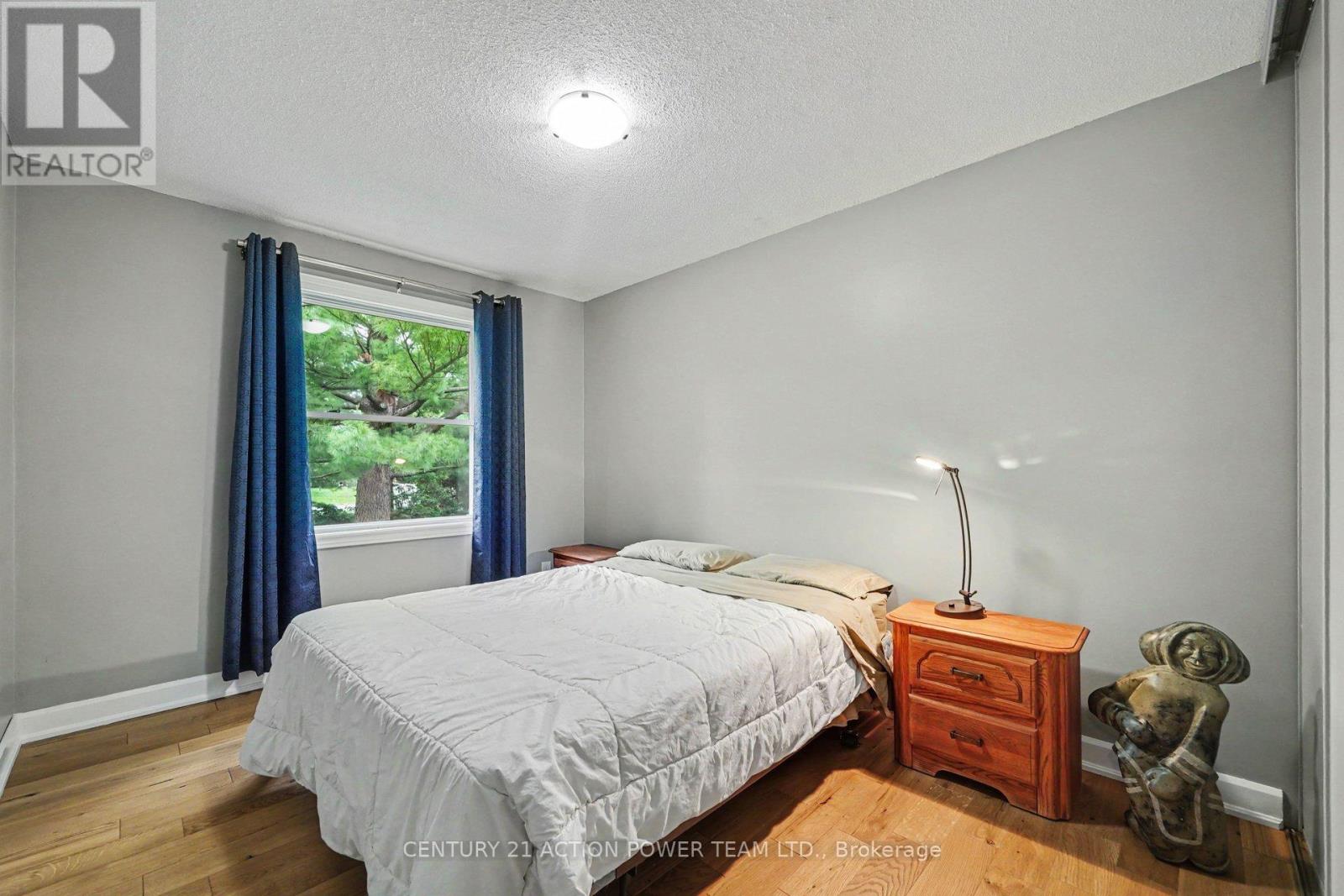 931 KEVIN CRESCENT - 24