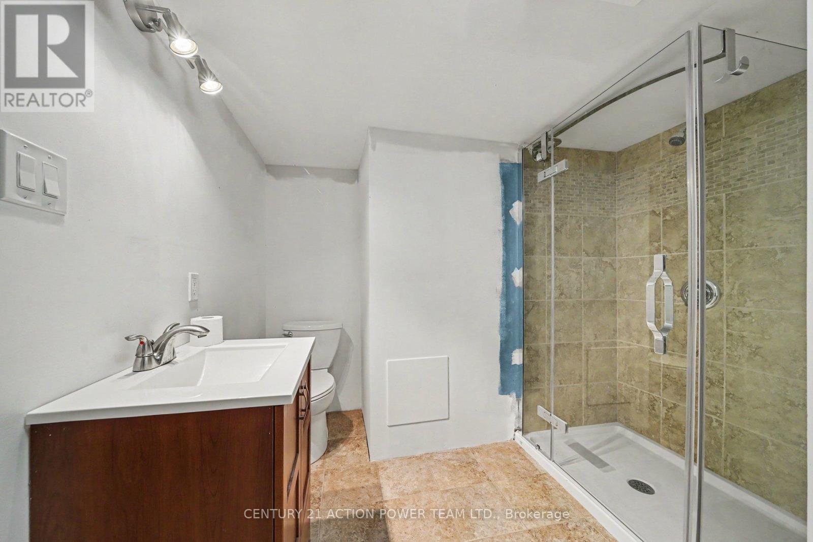 931 KEVIN CRESCENT - 27