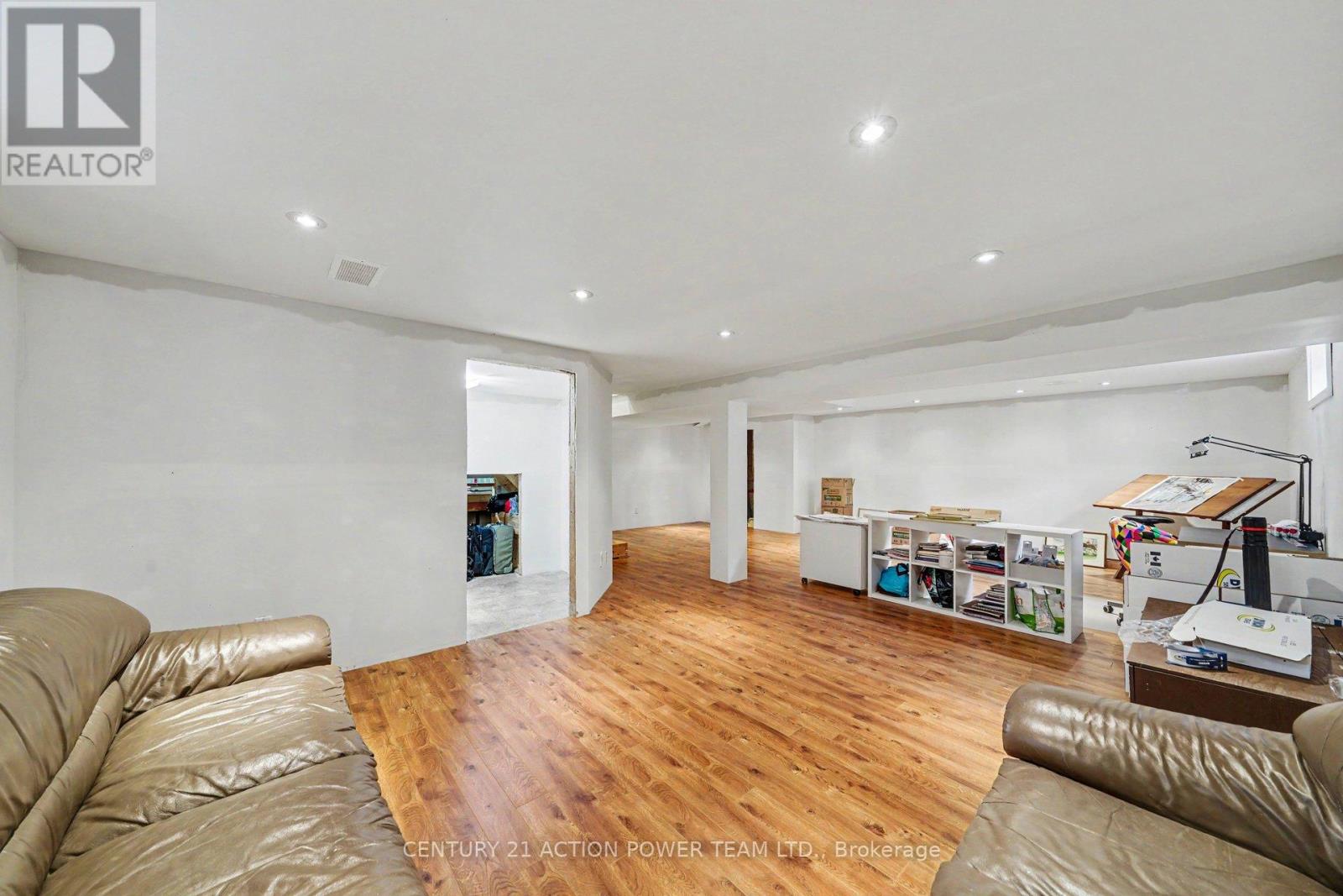 931 KEVIN CRESCENT - Image 29