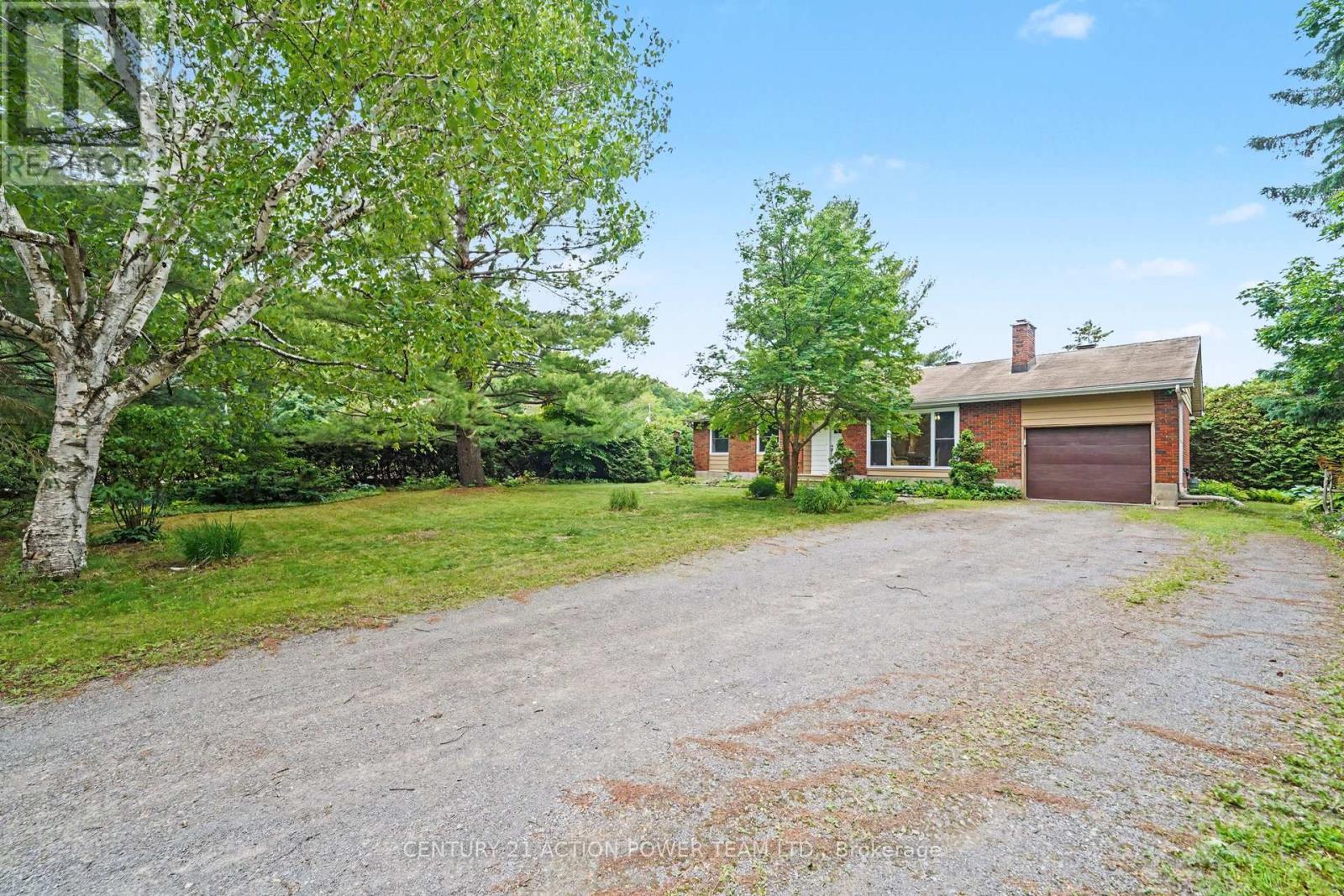 931 KEVIN CRESCENT - 3