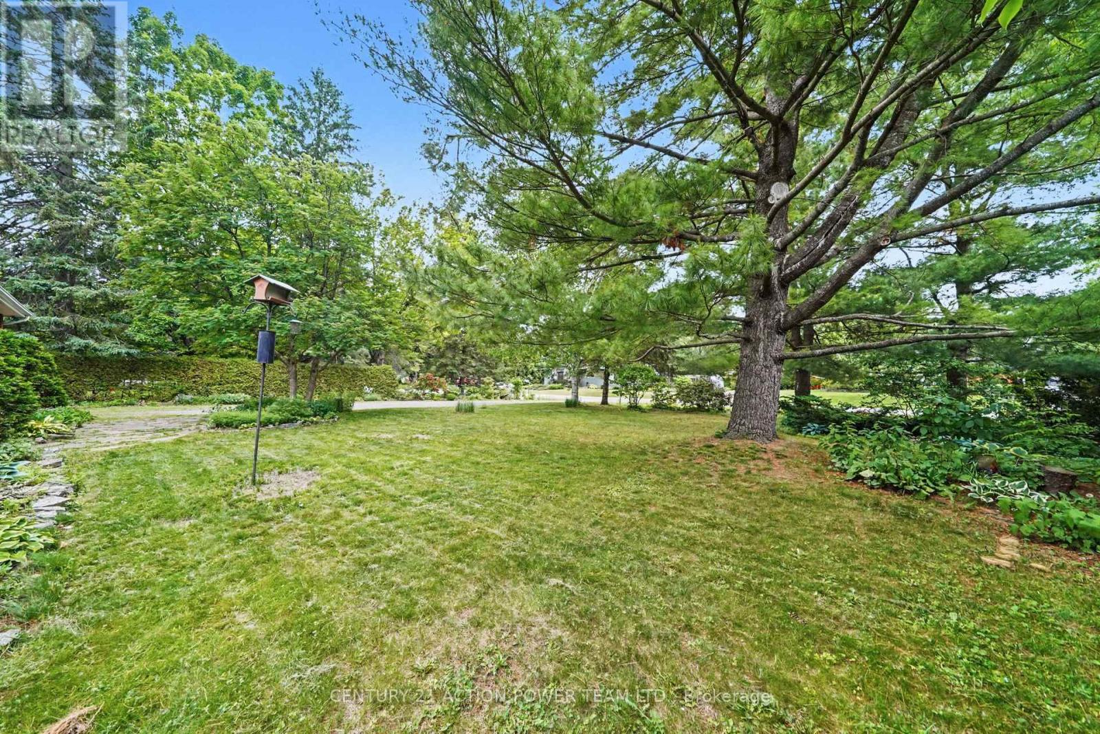 931 KEVIN CRESCENT - 37