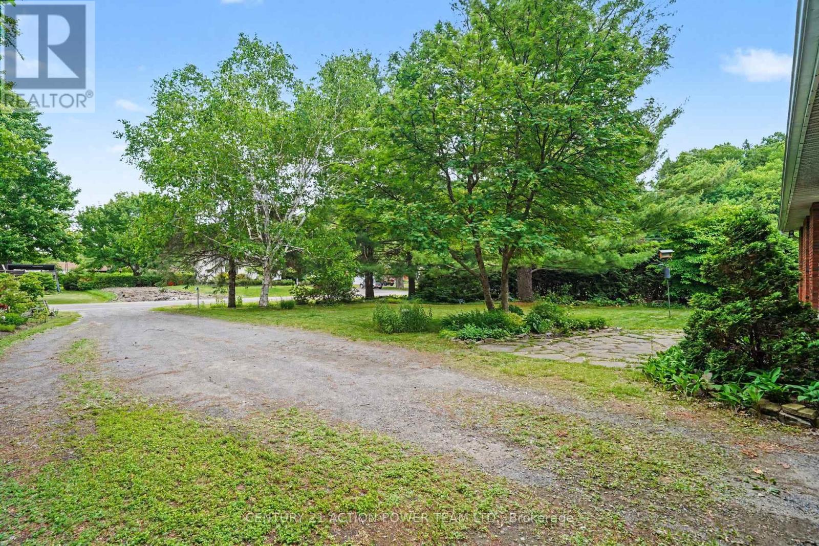 931 KEVIN CRESCENT - Image 44