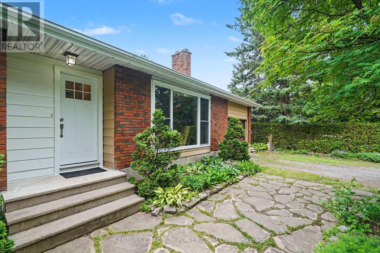 931 KEVIN CRESCENT - 5