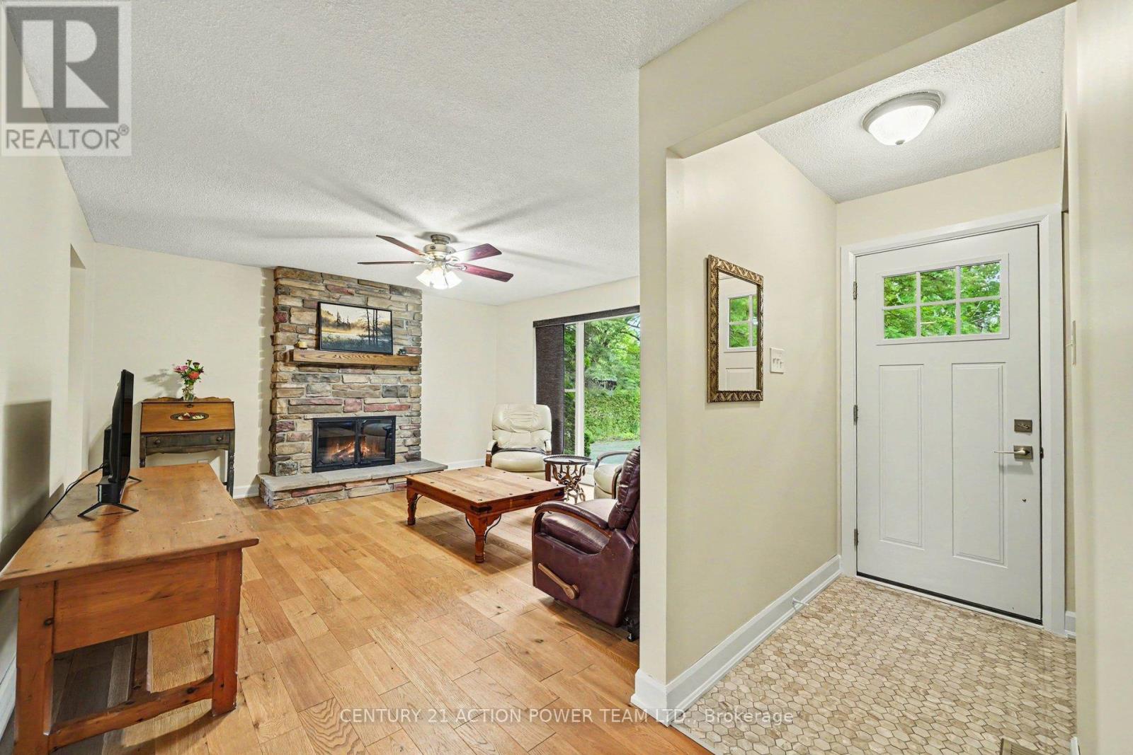 931 KEVIN CRESCENT - 6