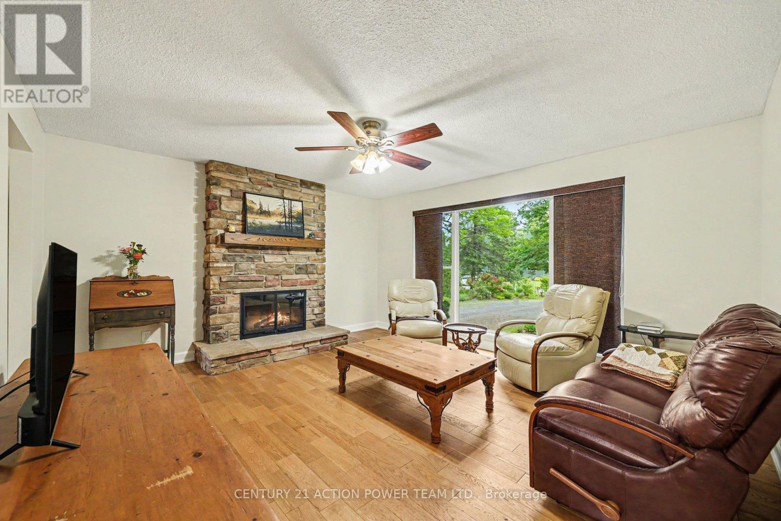 931 KEVIN CRESCENT - 7