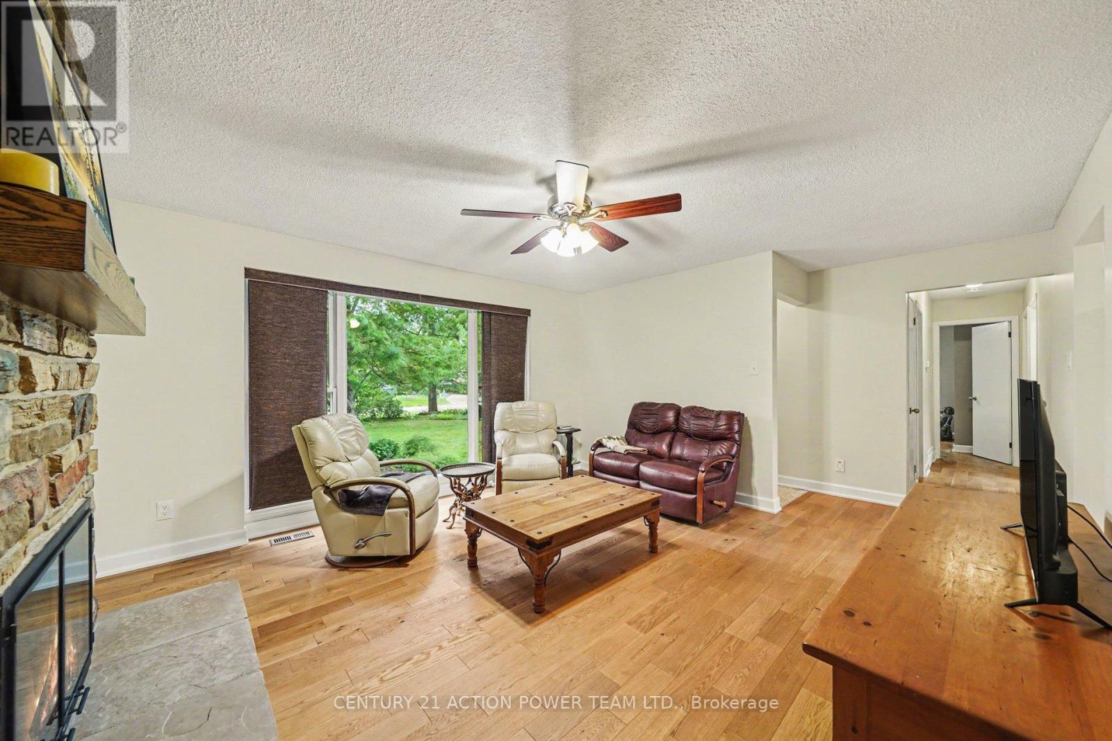 931 KEVIN CRESCENT - 8
