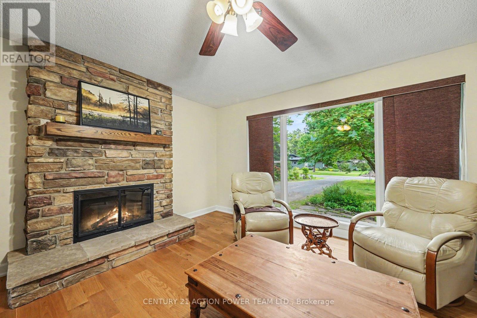 931 KEVIN CRESCENT - 9