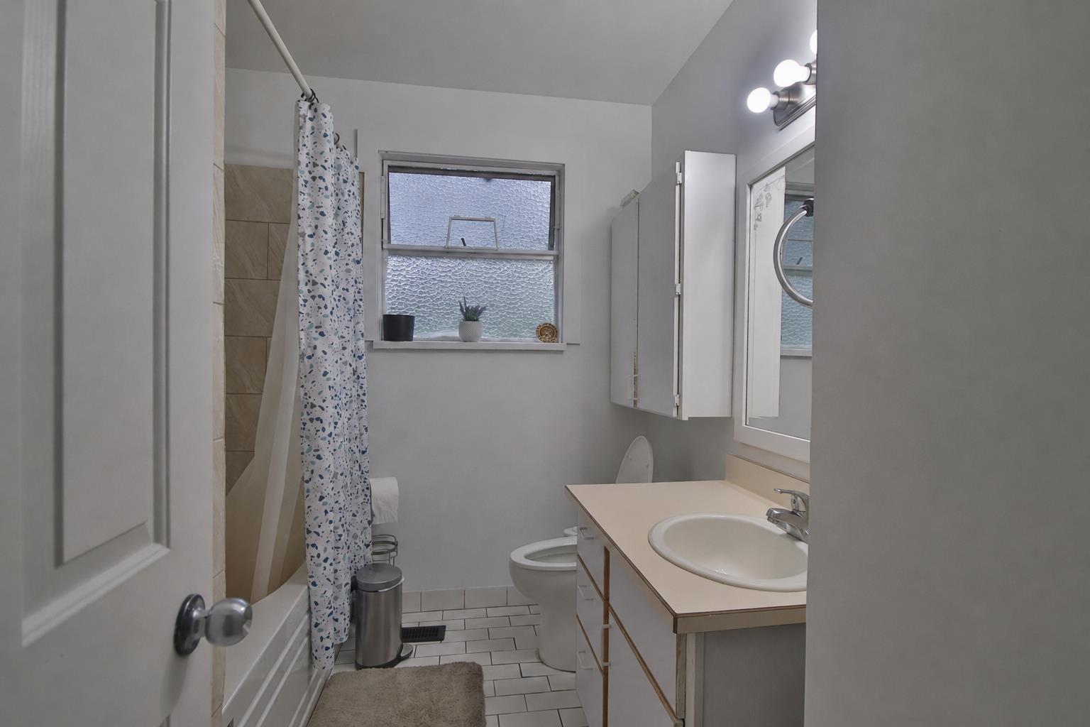 3 Bed, 1 Bath House for Sale in Surrey – 9358 184 STREET, Surrey – MLS# R3149095 - Image 37