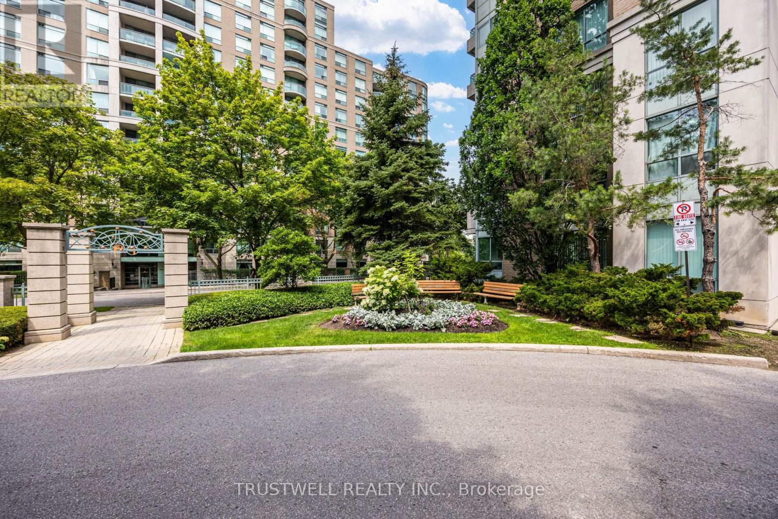 #401 39 PEMBERTON AVENUE - 22