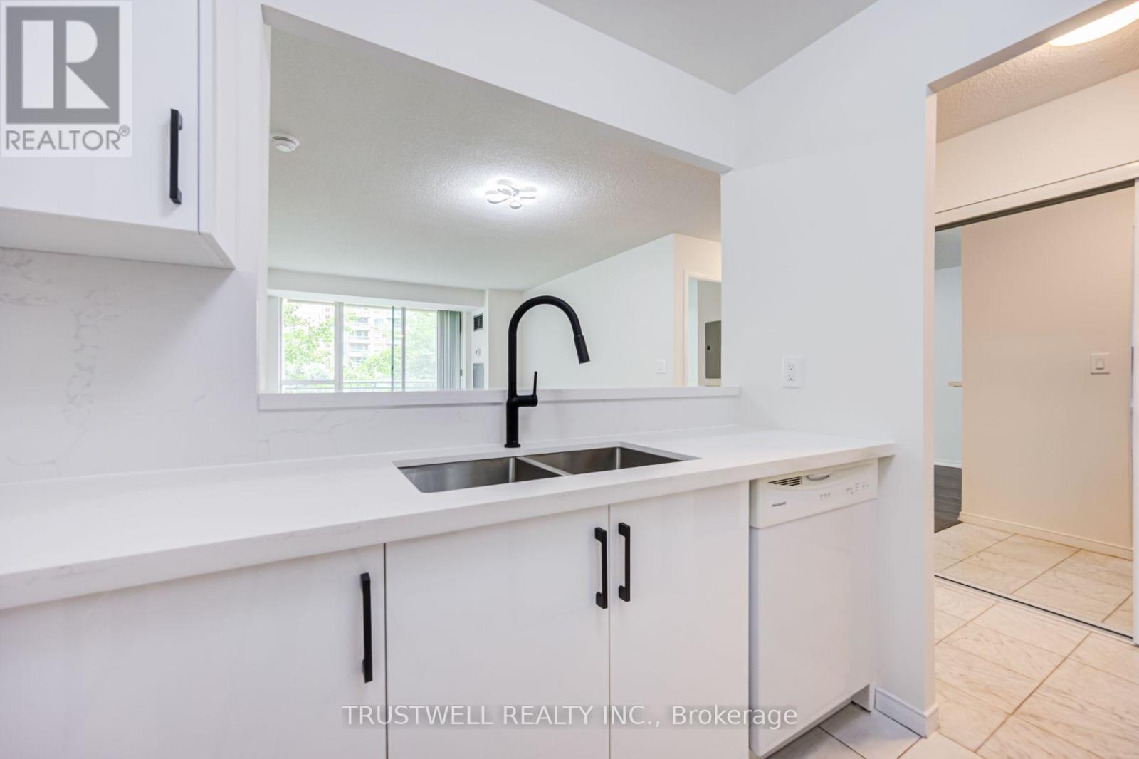 #401 39 PEMBERTON AVENUE - Image 13