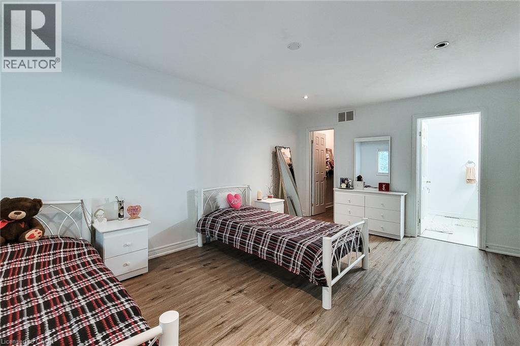 #13 171 HIGHBURY Drive - Image 40