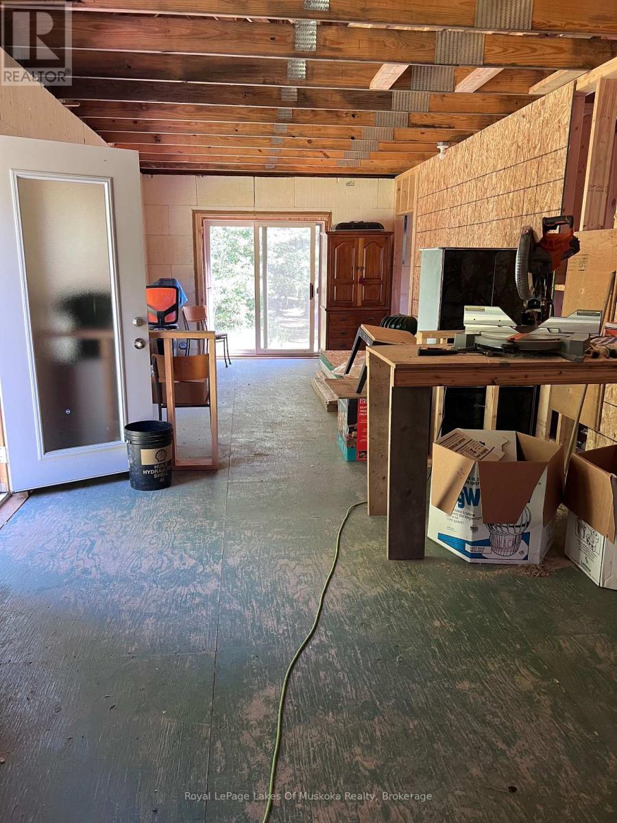 1096 RAYMOND ROAD - 7