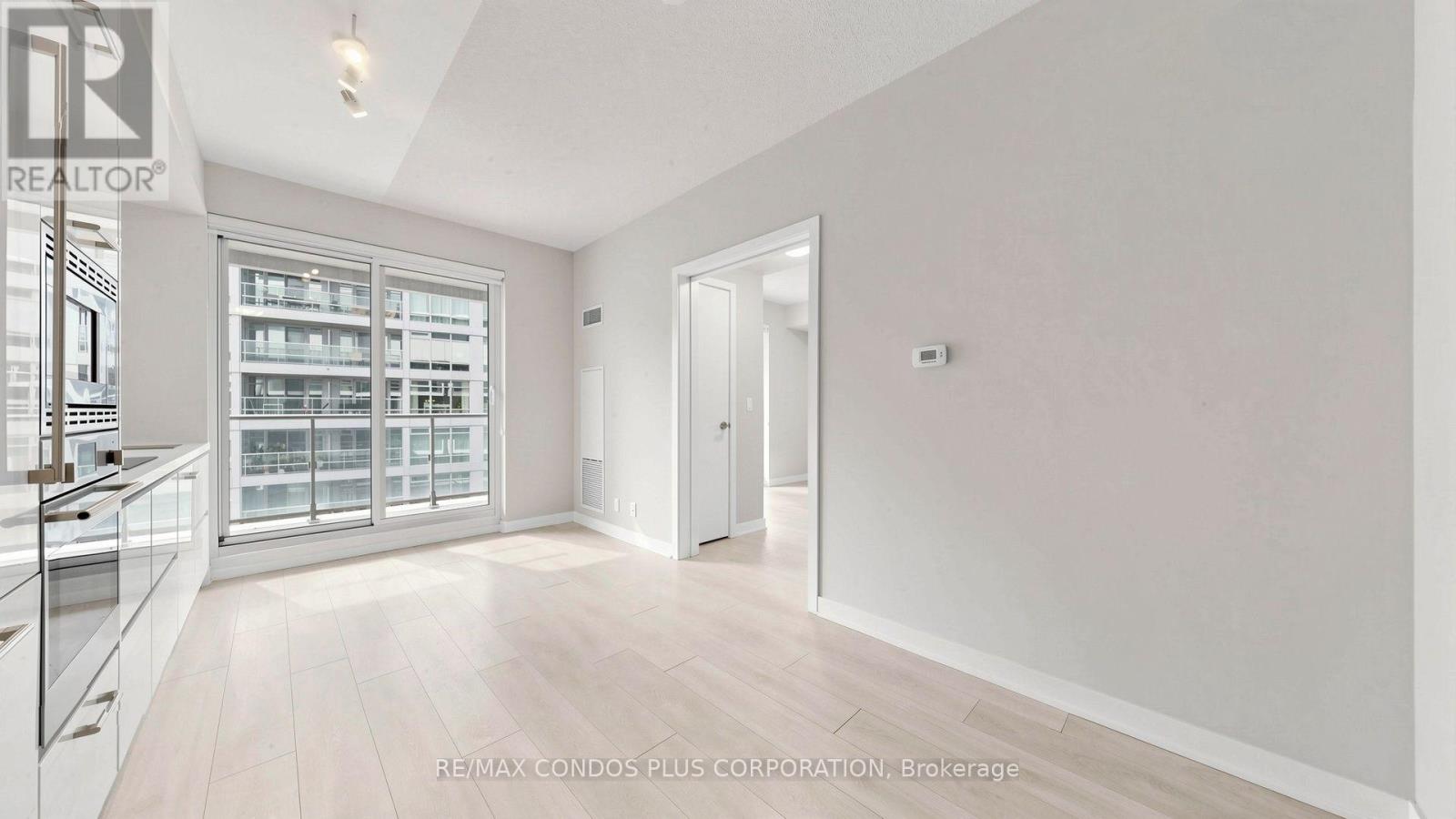 #506 2221 YONGE STREET - 5