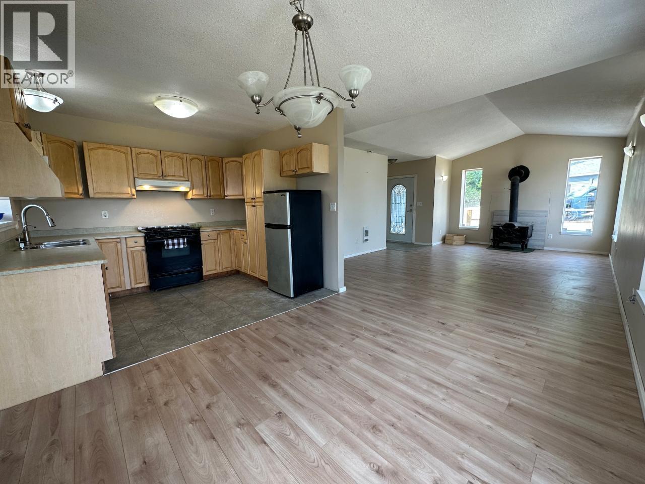  4652 Rose Crescent, Eagle Bay