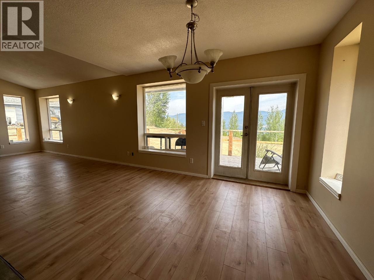  4652 Rose Crescent, Eagle Bay