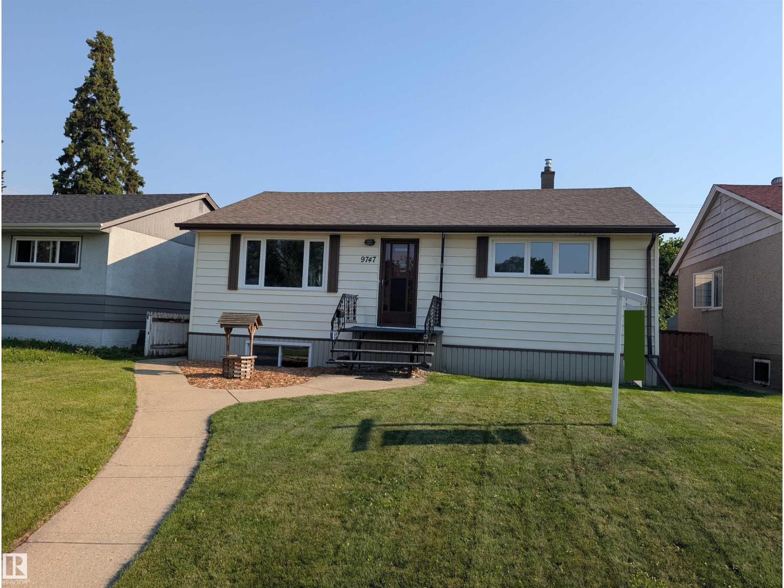 9747 66 AV NW - 2