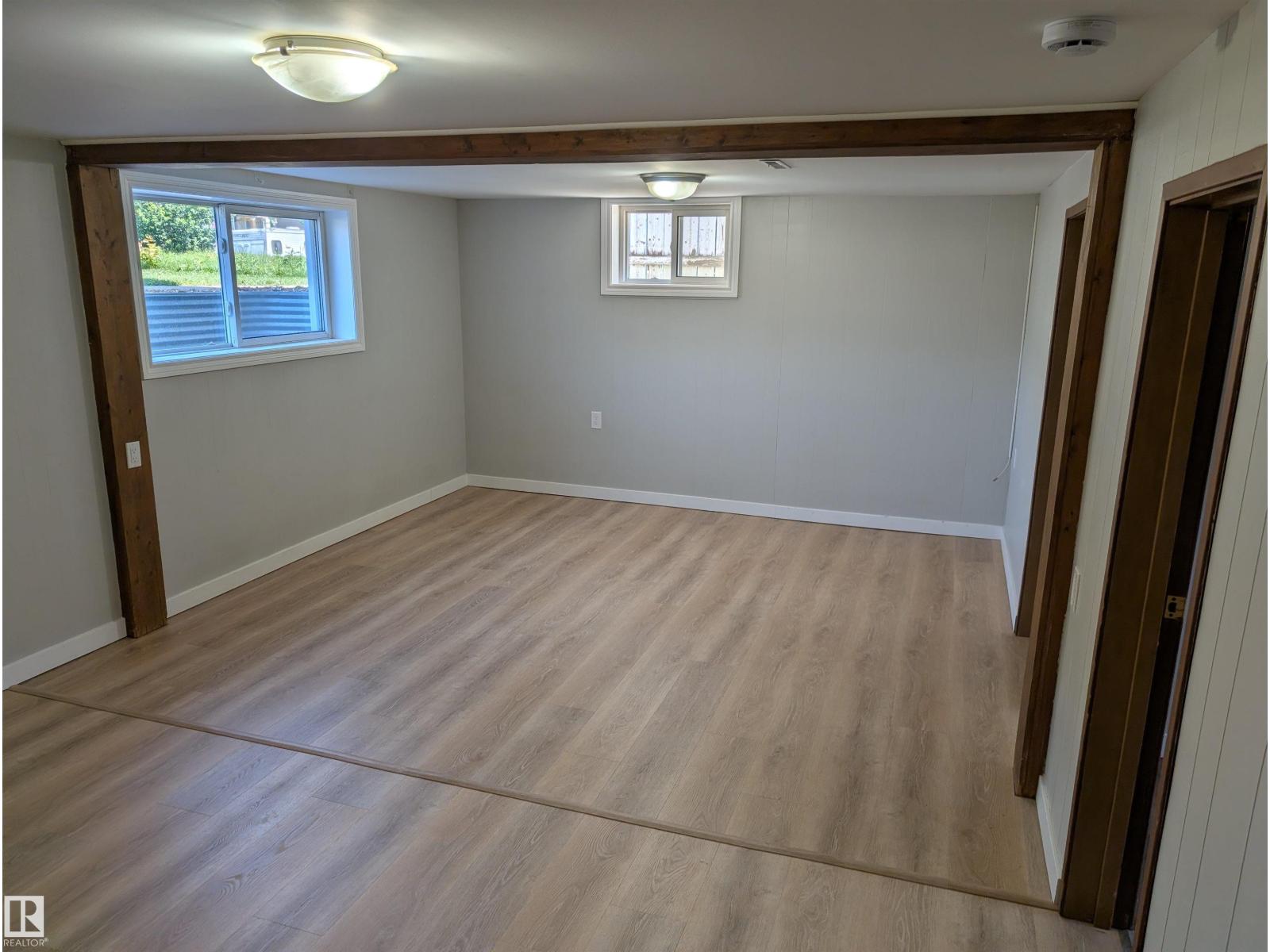 9747 66 AV NW - 23