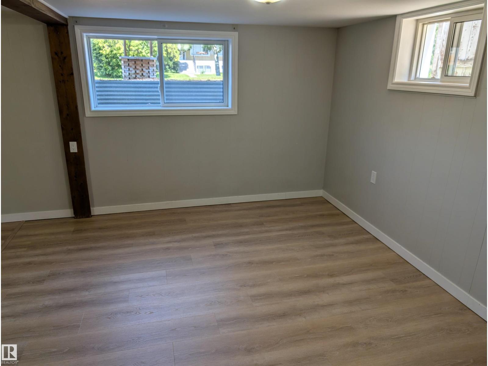 9747 66 AV NW - 24