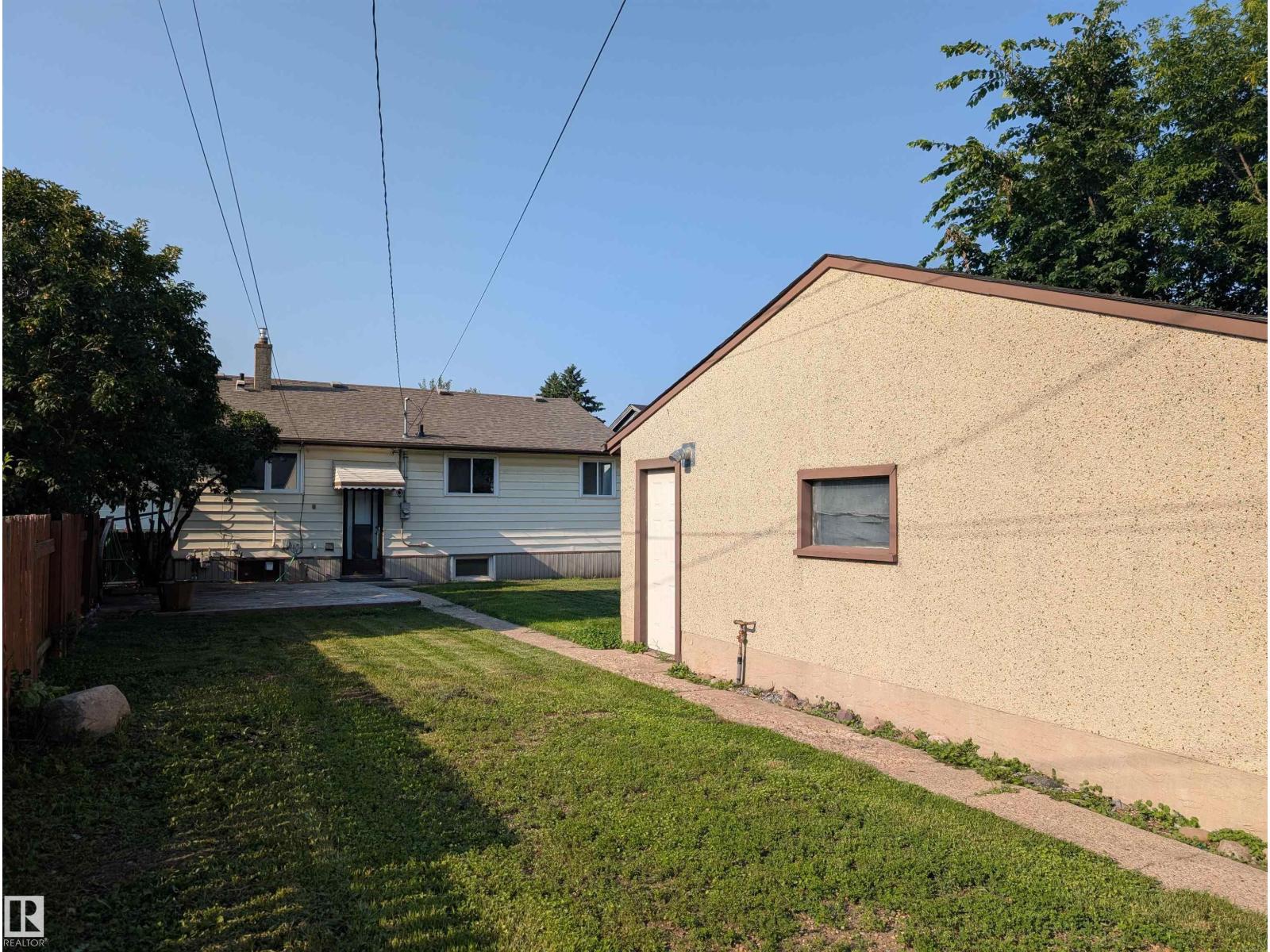 9747 66 AV NW - 34