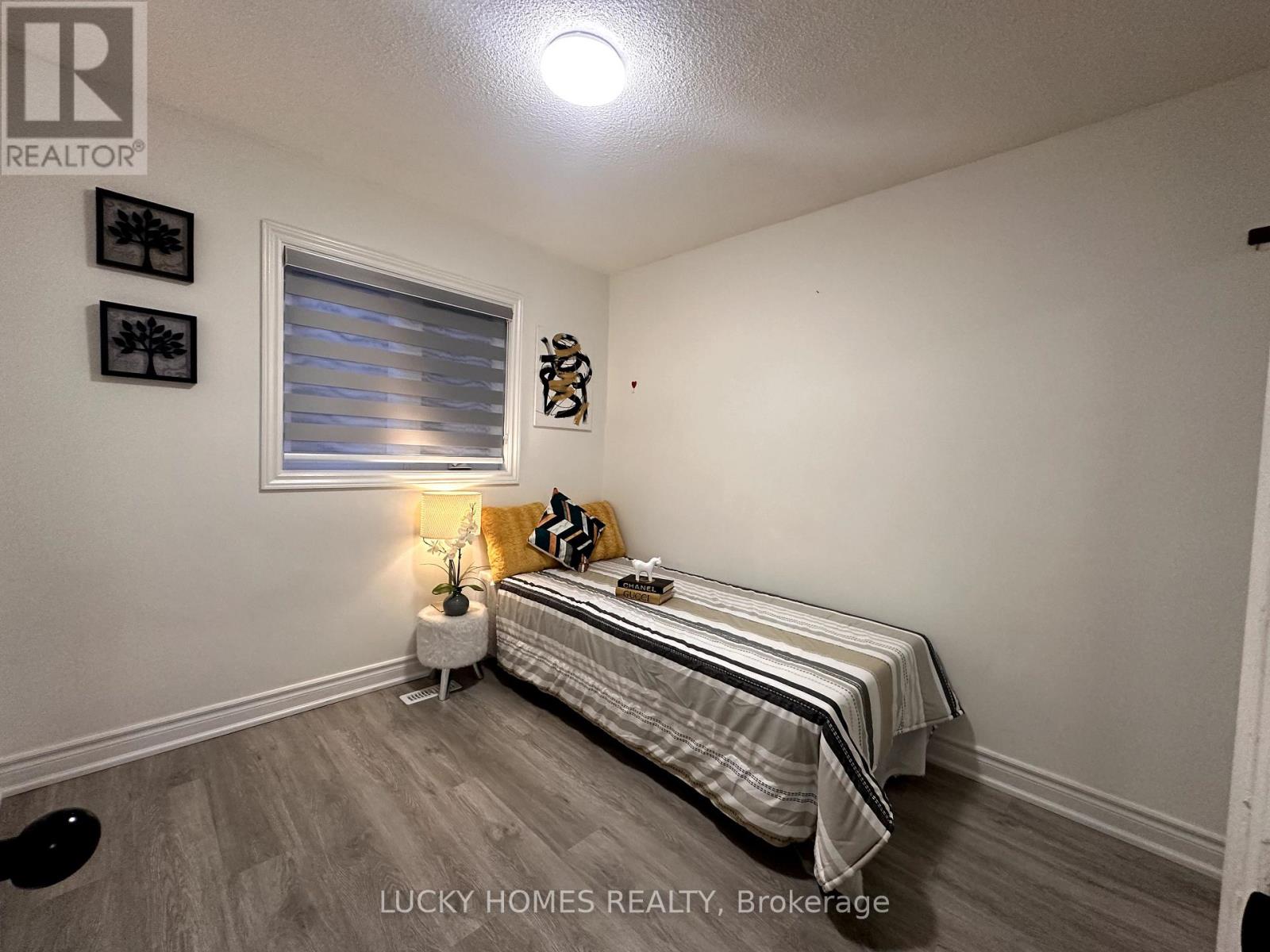 39 LAIDLAW DRIVE - 11