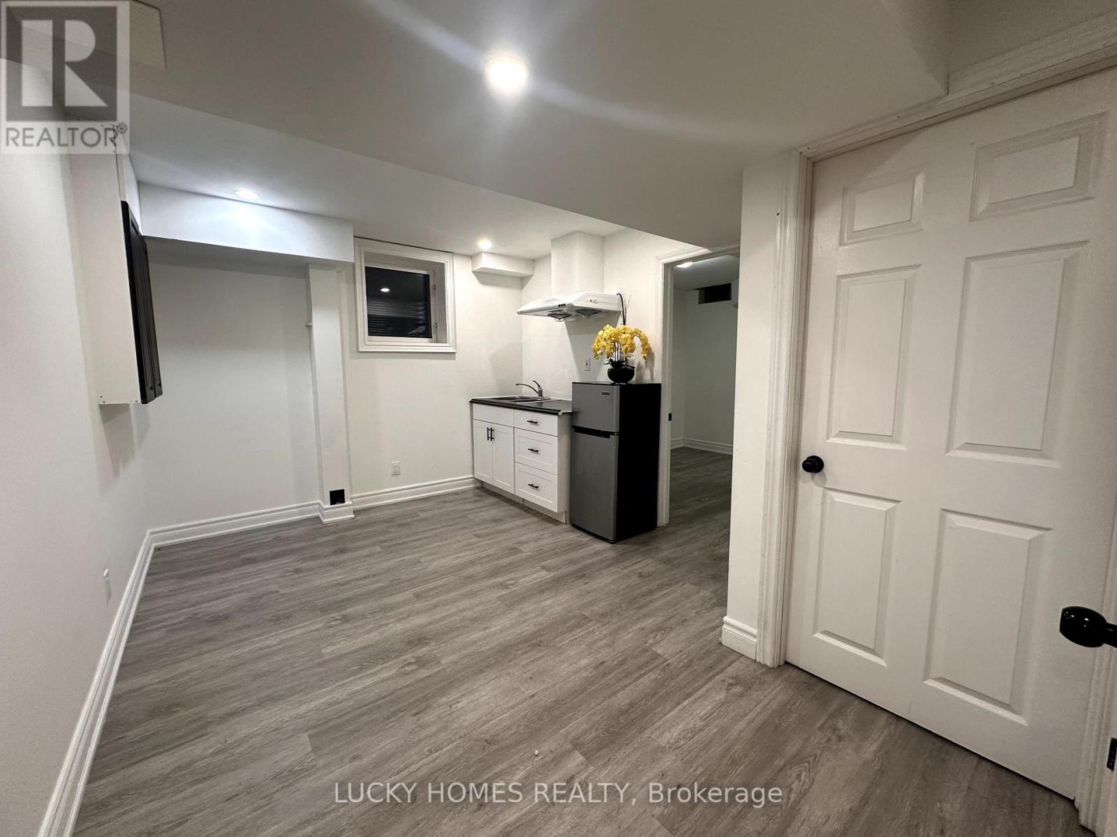 39 LAIDLAW DRIVE - 17